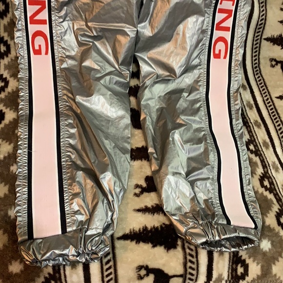 Fashion Nova silver “Warning” sweats xs/s - Picture 4 of 6